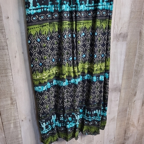 Long Flowy Summer Dress. Black, Blue, Green, White. XL. Strechy on top. - Picture 9 of 12